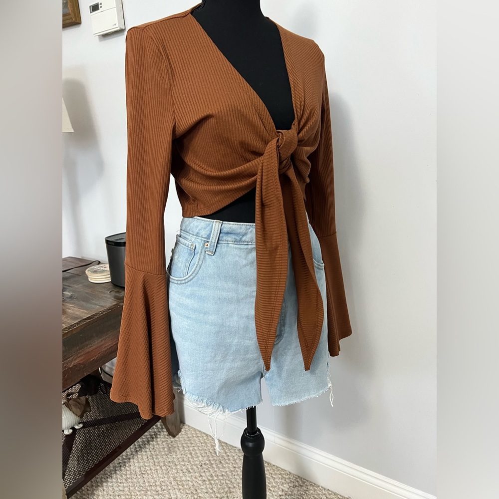Camel Bell Sleeve Tie Wrap Cardigan Top & Jean Shorts Outfit Bundle Size XL / 14